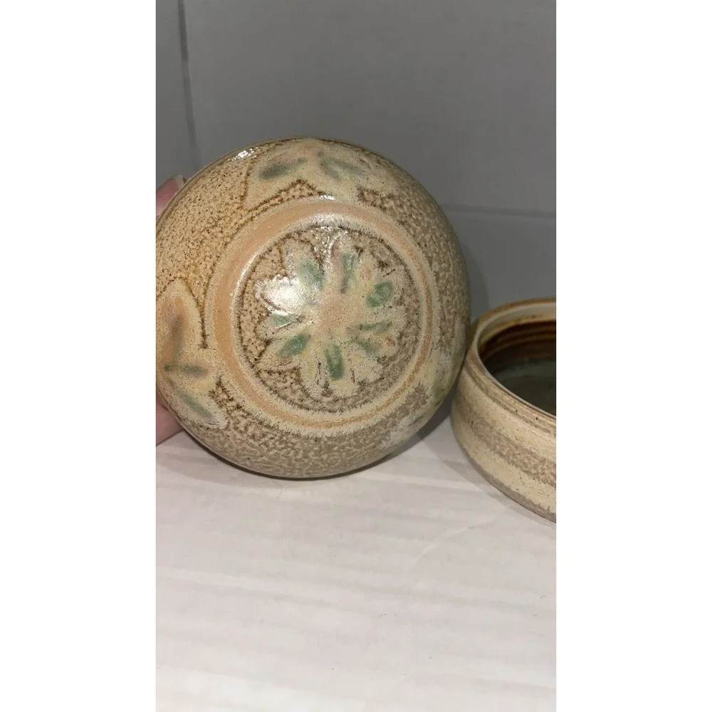 T Plasket Pottery Round Jar W/Lid